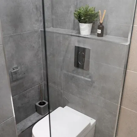Urban Elegance By Eagles' Bridge Apartment *