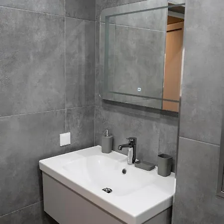 Apartment Urban Elegance By Eagles' Bridge *